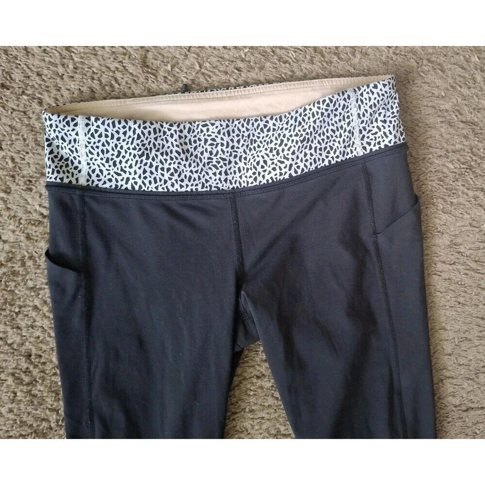 Lululemon Patterned Capri Leggings Size 8 Women's  Black White  Activewear